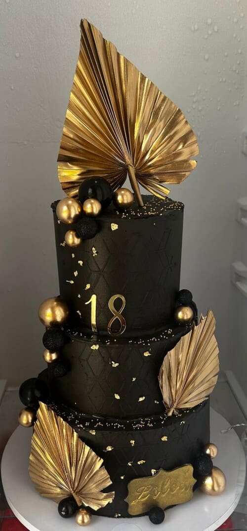 noir-or-dore-anniversaire-theme-personnalise-anniversaire-18-20-30-gateau-layer-cake-douai-lille-cambrai-arras-by-l-instant-gourmand
